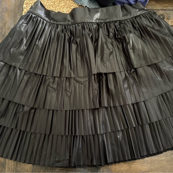 NWT GUESS Paloma Skirt Size XL - Picture 4 of 5